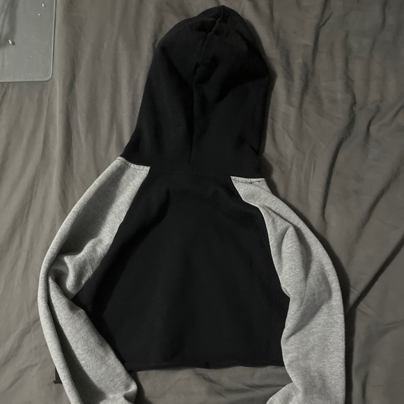 FILA Cropped Hoodie - Picture 4 of 4